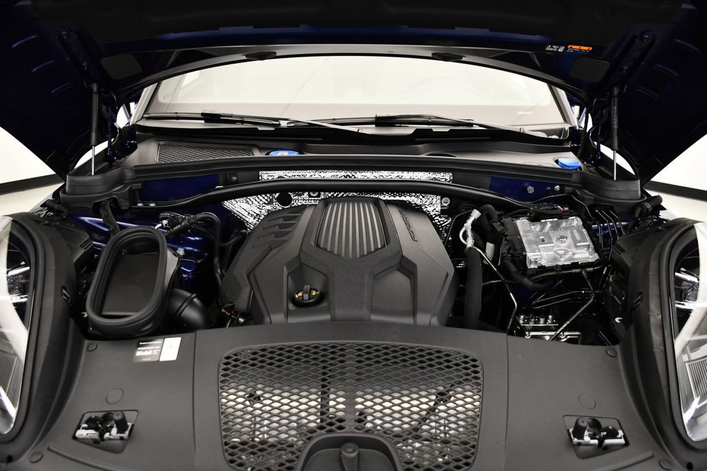 Certified 2026 Porsche Macan Turbo AWD/4WD image 12