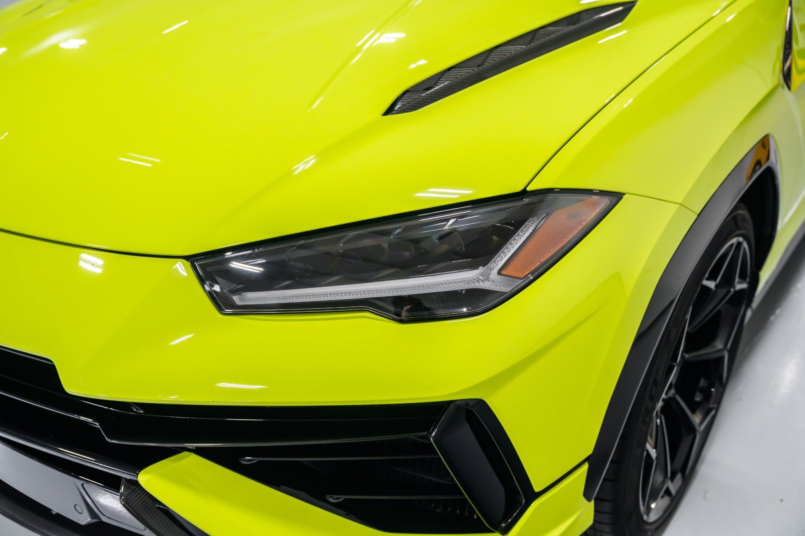 Used 2024 Lamborghini Urus Performante AWD/4WD image 34