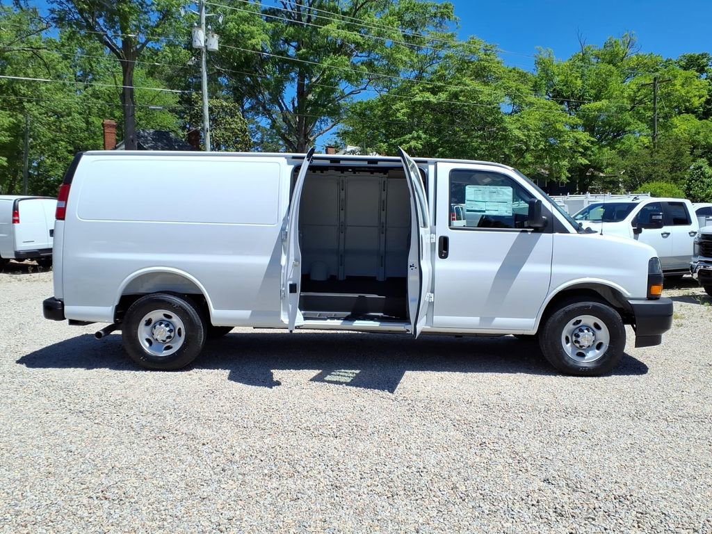 New 2026 Chevrolet Express 2500 Extended RWD image 12