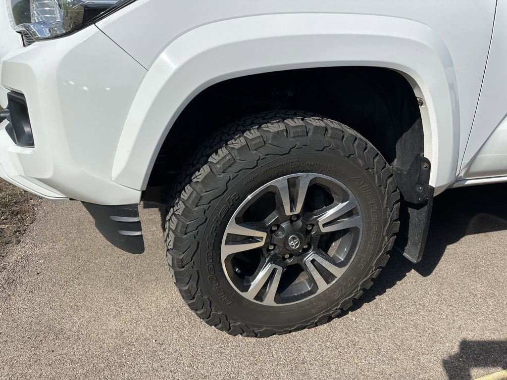 Used 2019 Toyota Tacoma TRD Sport w/ TRD Premium Sport Package image 19