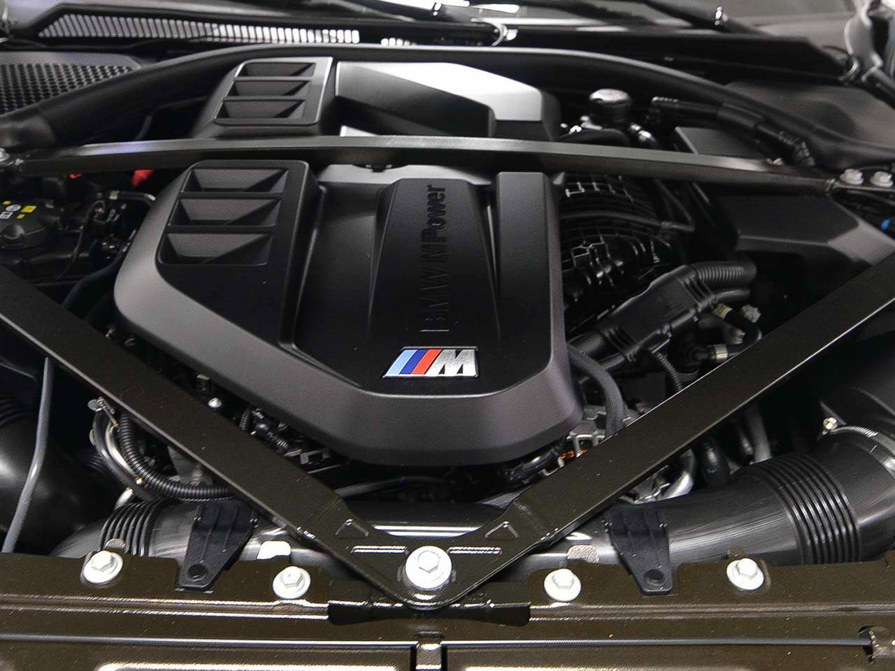 Certified 2025 BMW M4 Competition w/ Executive Package image 14