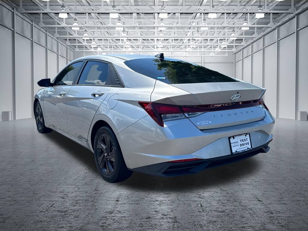 Used 2022 Hyundai Elantra SEL FWD image 5