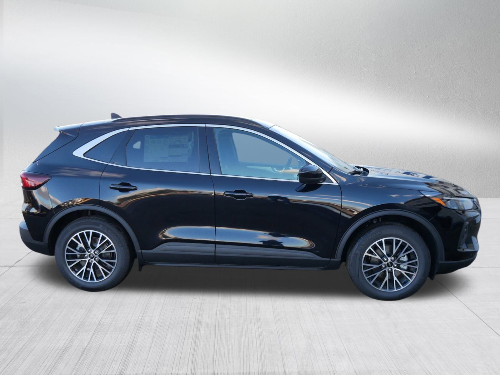 Used 2025 Ford Escape SE w/ PHEV Premium Package FWD image 8