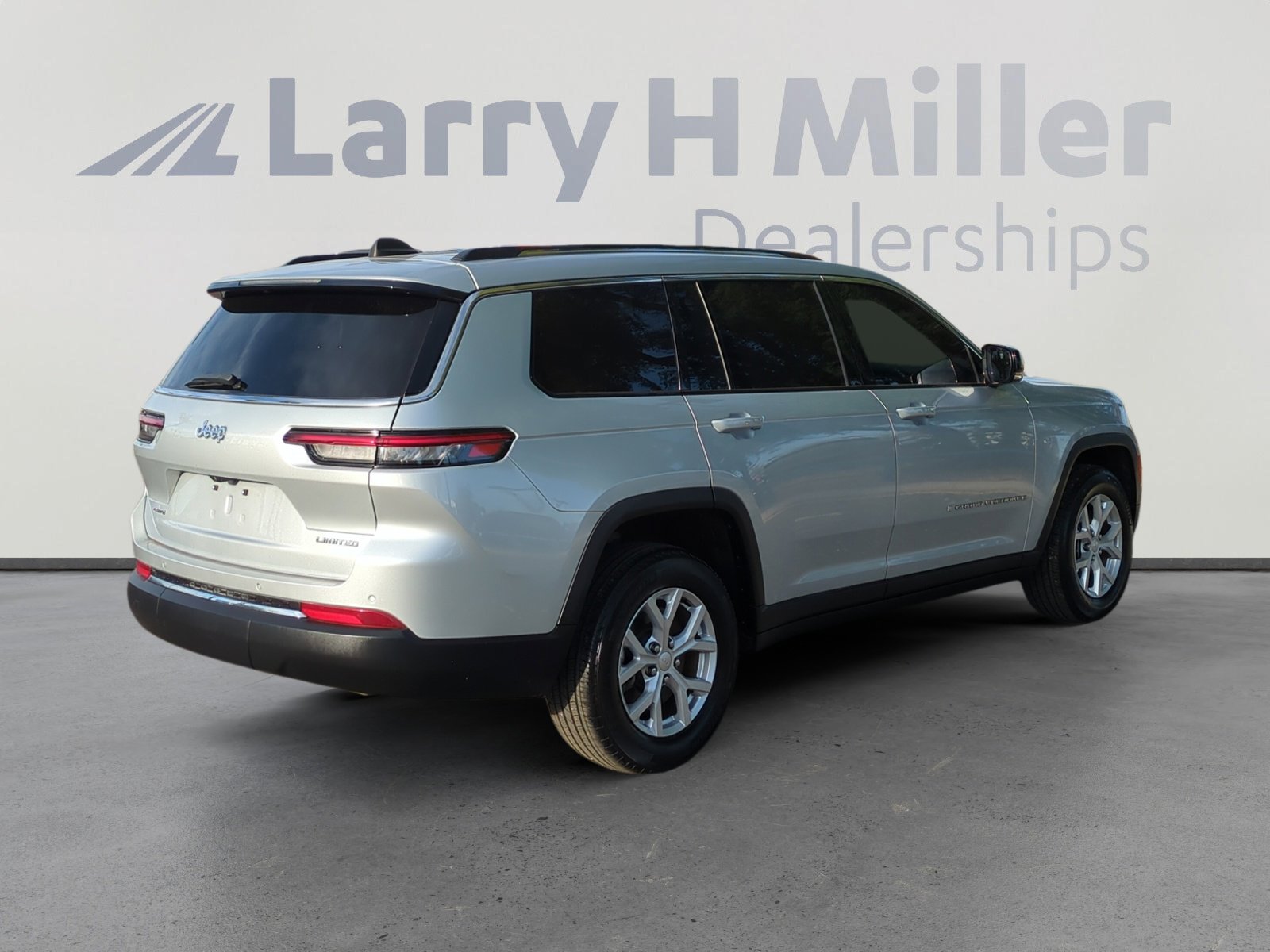 Used 2023 Jeep Grand Cherokee L Limited image 5