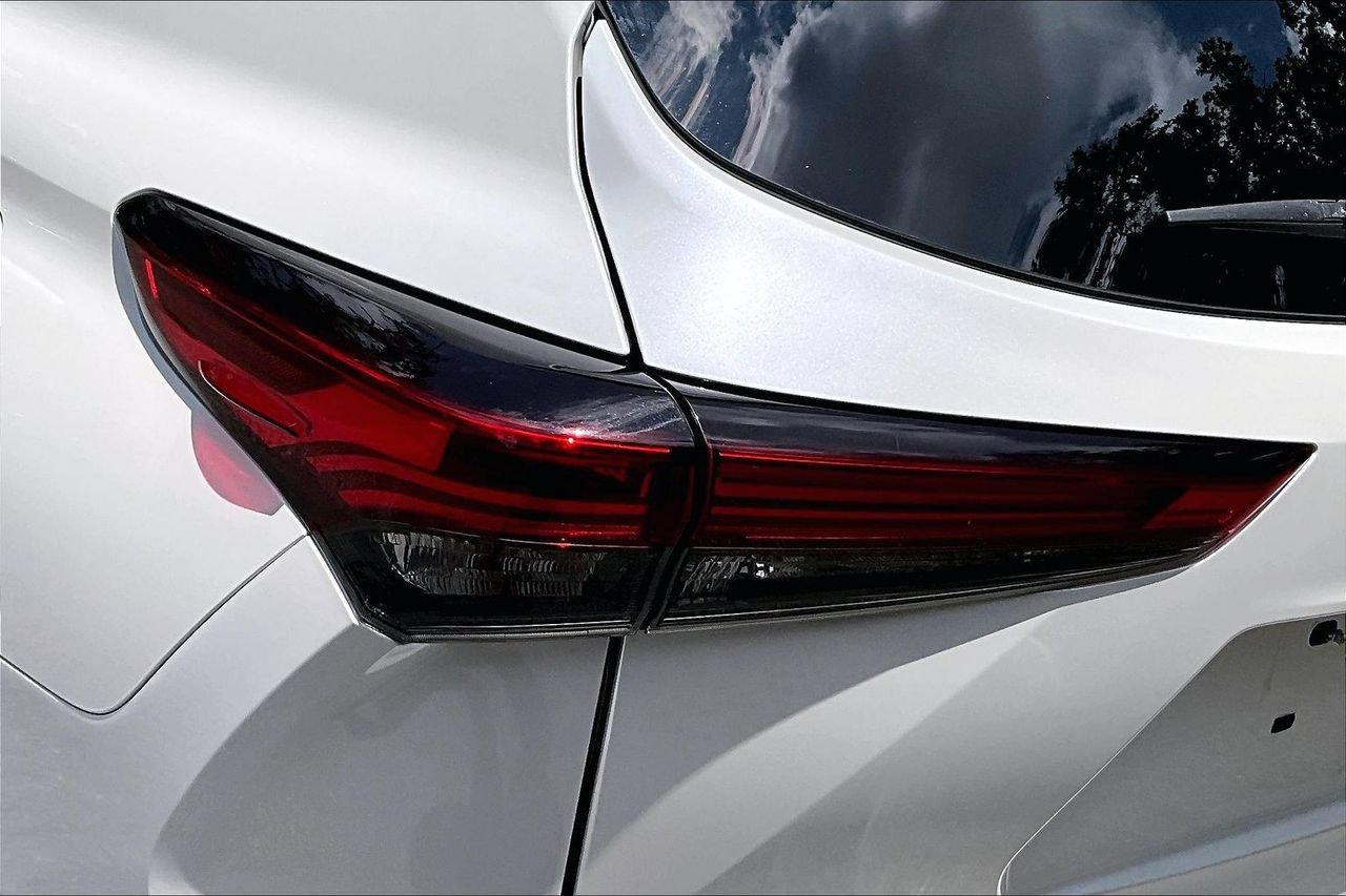 Used 2020 Toyota Highlander XLE FWD image 20