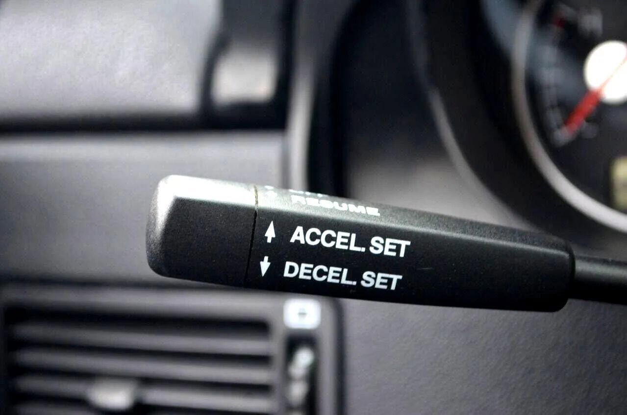 Used 2005 Chrysler Crossfire Limited image 34