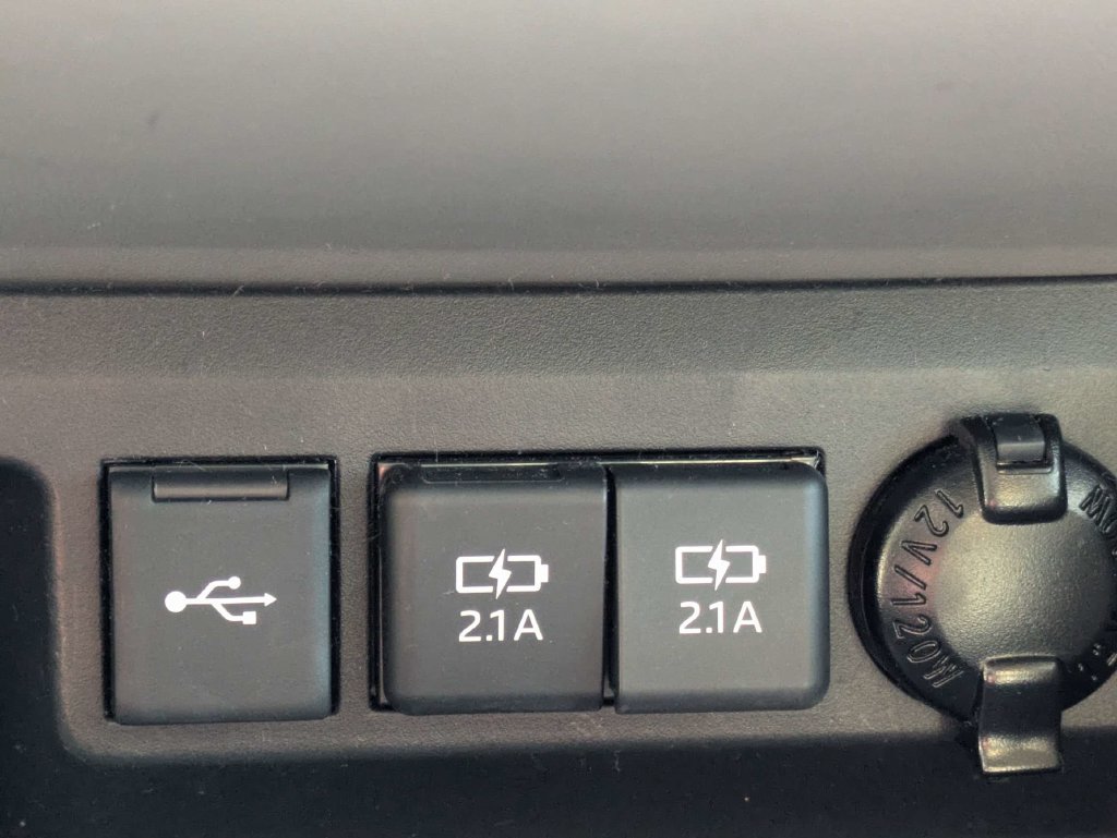 Used 2020 Toyota Highlander XLE AWD/4WD image 30