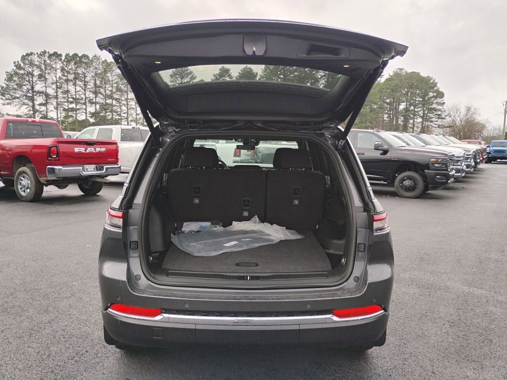 New 2026 Jeep Grand Cherokee Laredo image 14