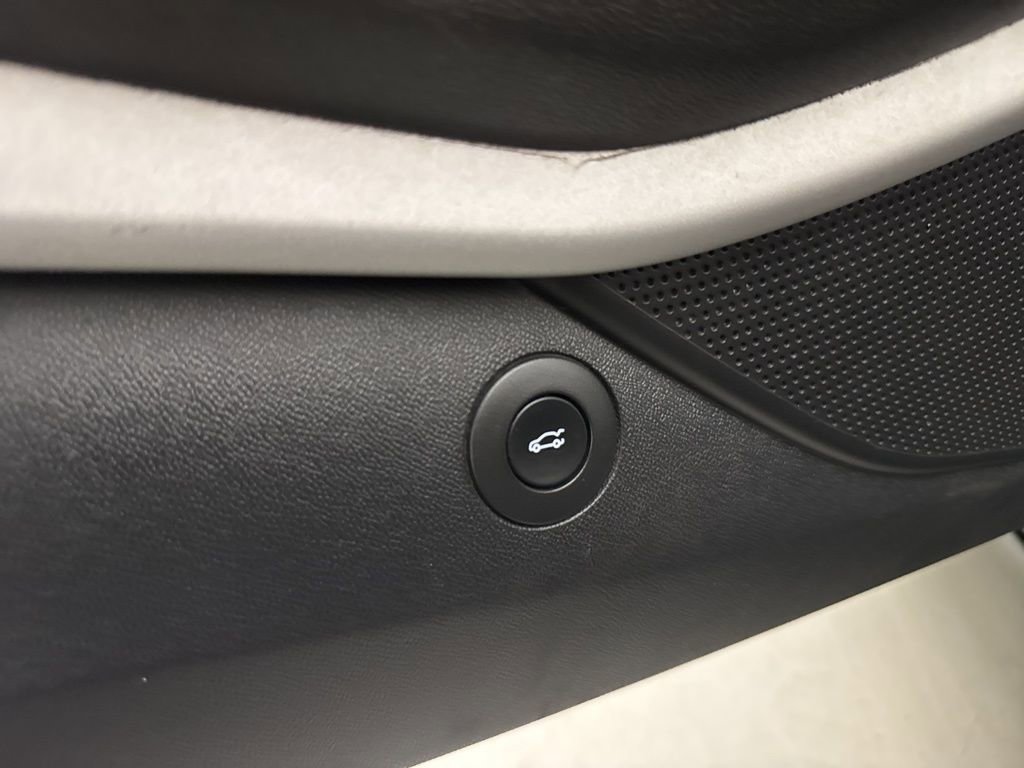 Used 2022 Chevrolet Camaro LT image 21