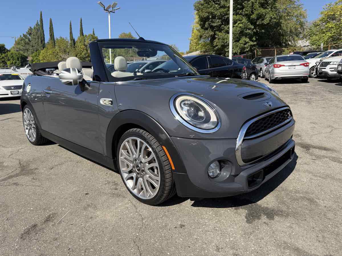 Used 2017 MINI Cooper S image 1