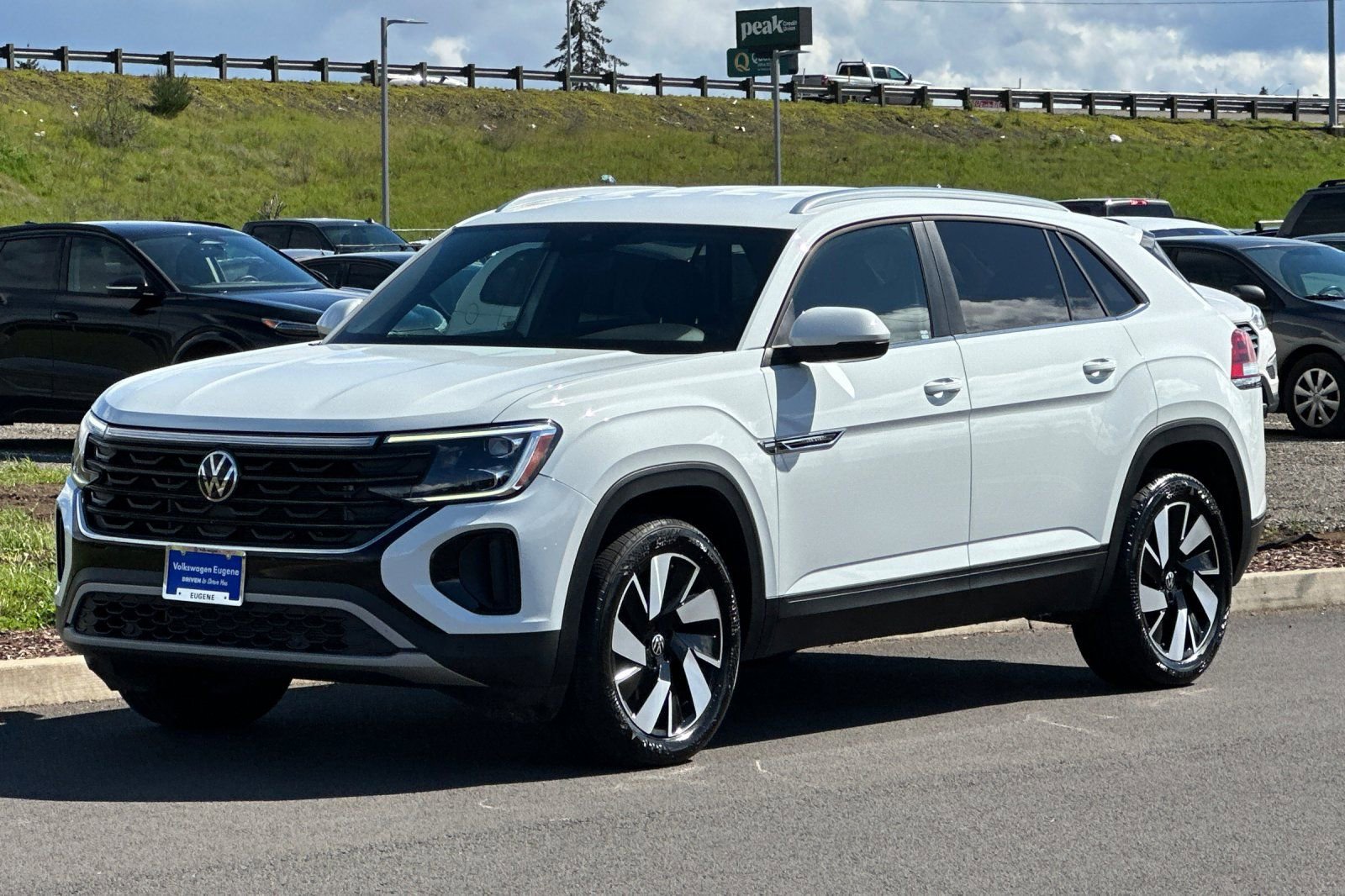 Used 2025 Volkswagen Atlas Cross Sport SE image 7