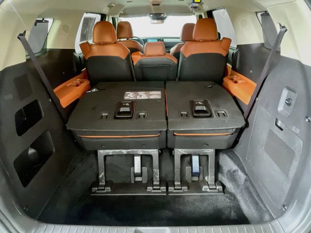Used 2025 Kia Carnival EX FWD image 27