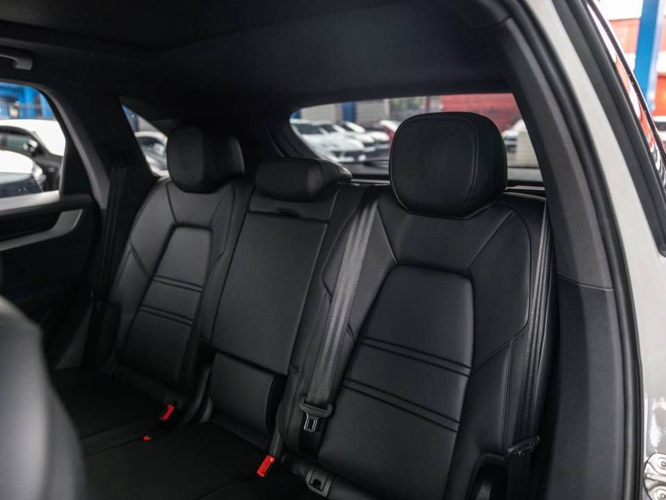 Certified 2026 Porsche Cayenne AWD/4WD image 23