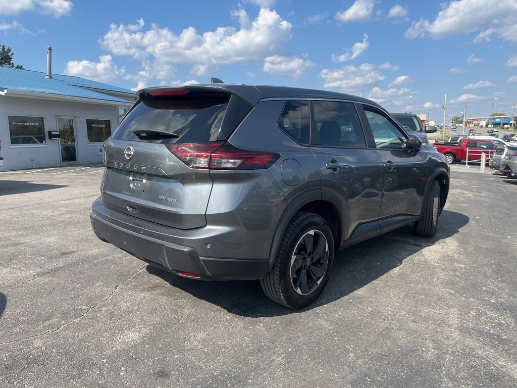 Used 2024 Nissan Rogue SV image 3