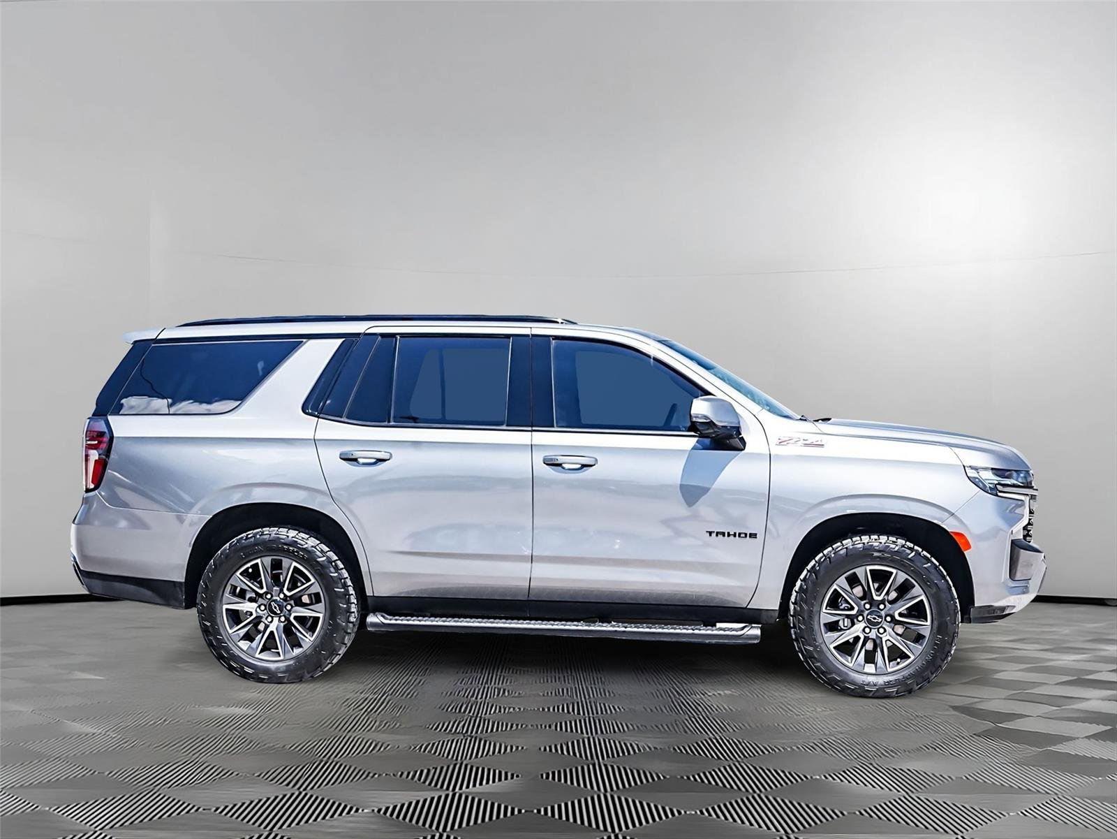 Used 2022 Chevrolet Tahoe Z71 w/ Luxury Package AWD/4WD image 5