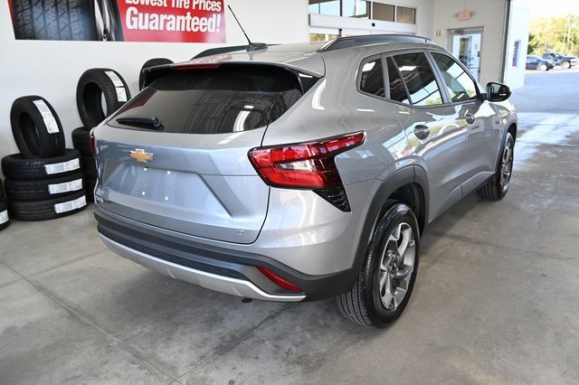 Used 2024 Chevrolet Trax LT w/ Driver Confidence Package image 6