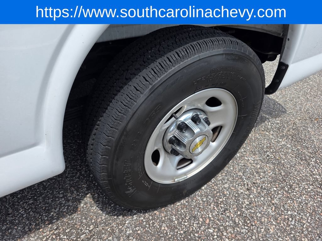 Used 2025 Chevrolet Express 3500 LT w/ LT Preferred Equipment Group RWD image 39