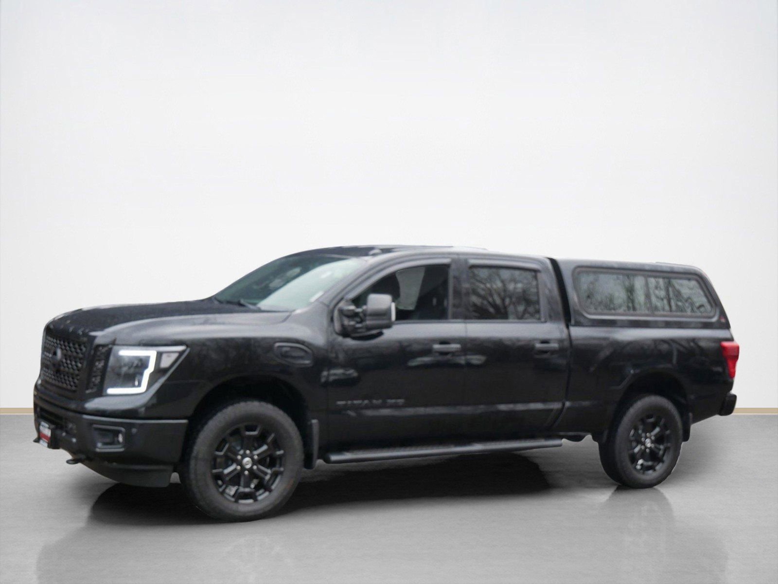 Used 2018 Nissan Titan SL w/ Midnight Edition image 7