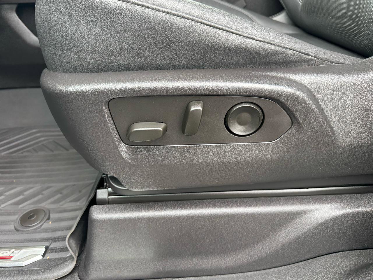Used 2023 Chevrolet Silverado 1500 LTZ AWD/4WD image 19