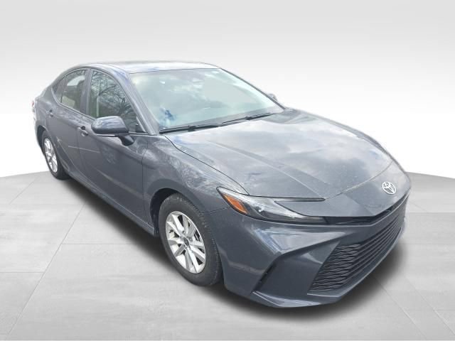 Used 2025 Toyota Camry LE image 7
