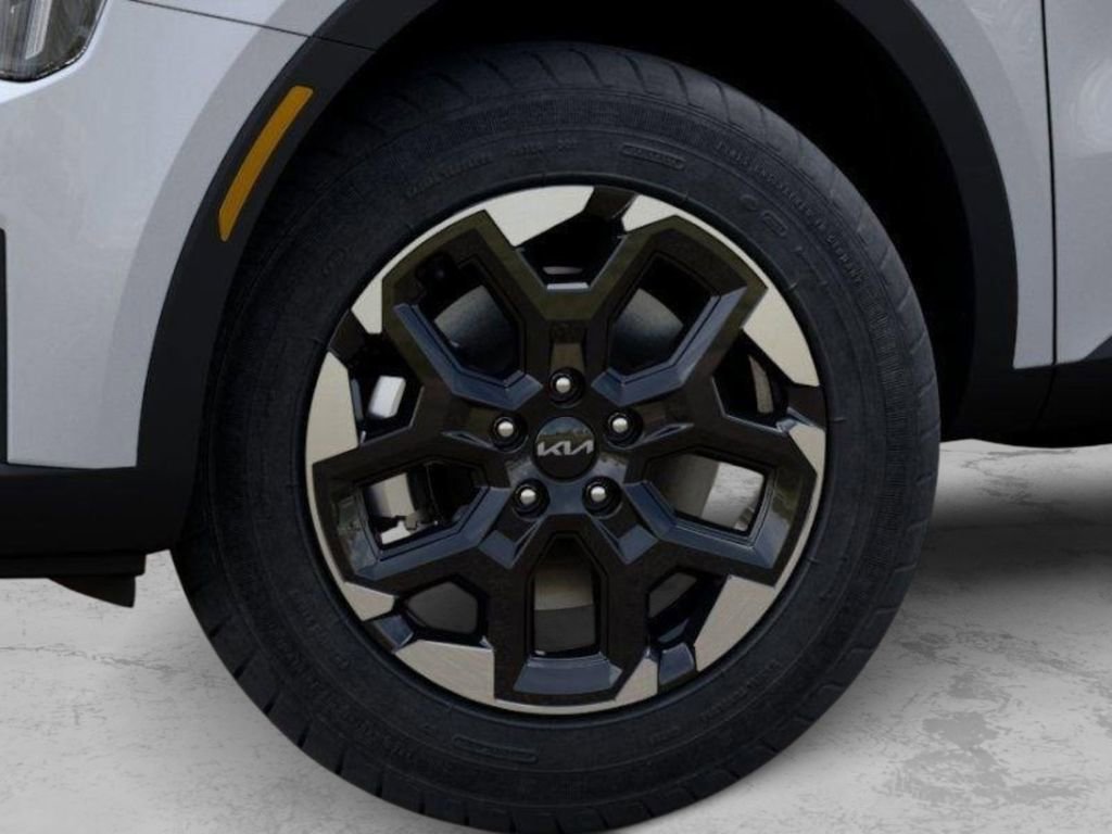 Used 2025 Kia Sorento S image 9