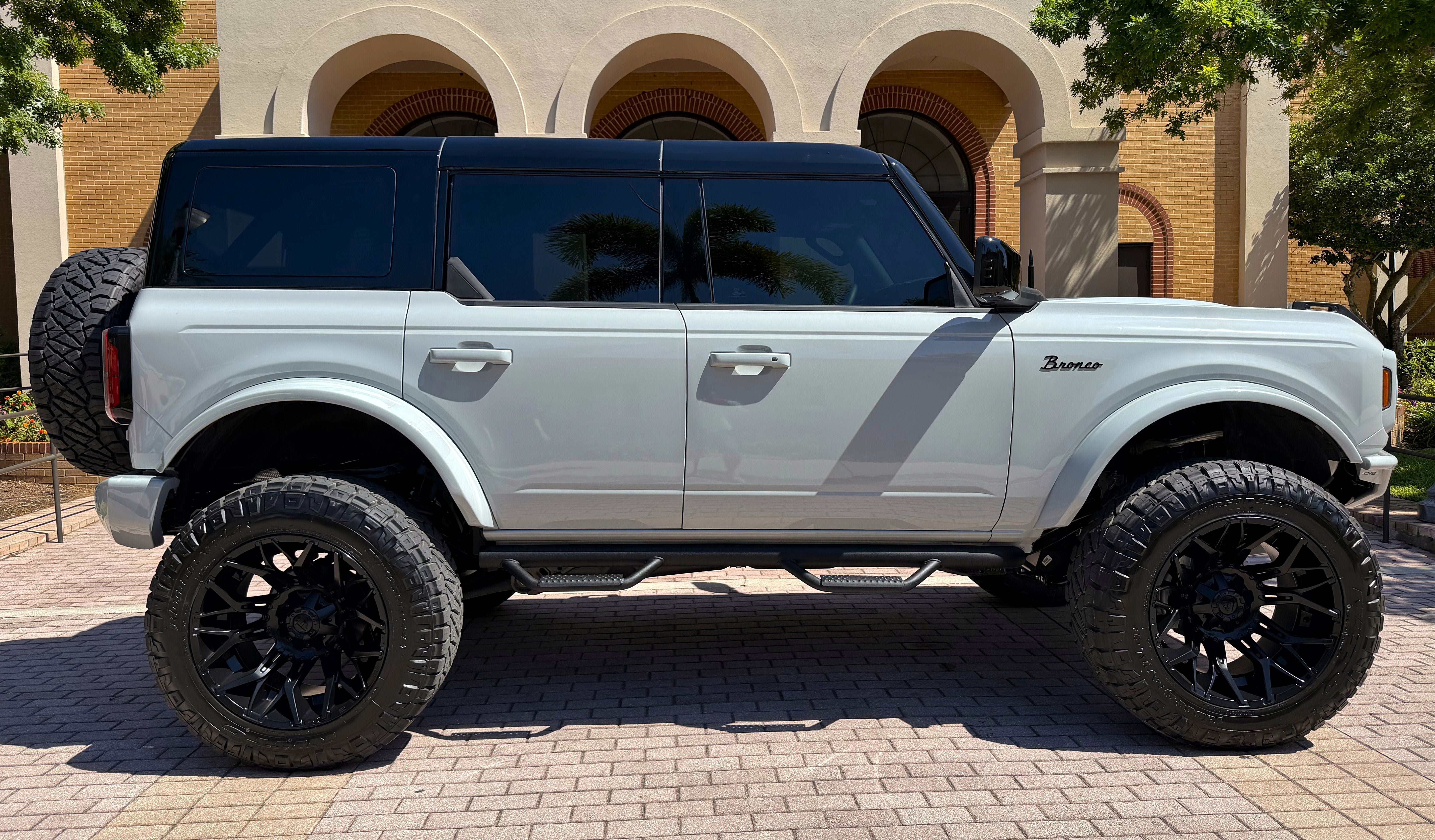 Used 2026 Ford Bronco Outer Banks AWD/4WD image 2