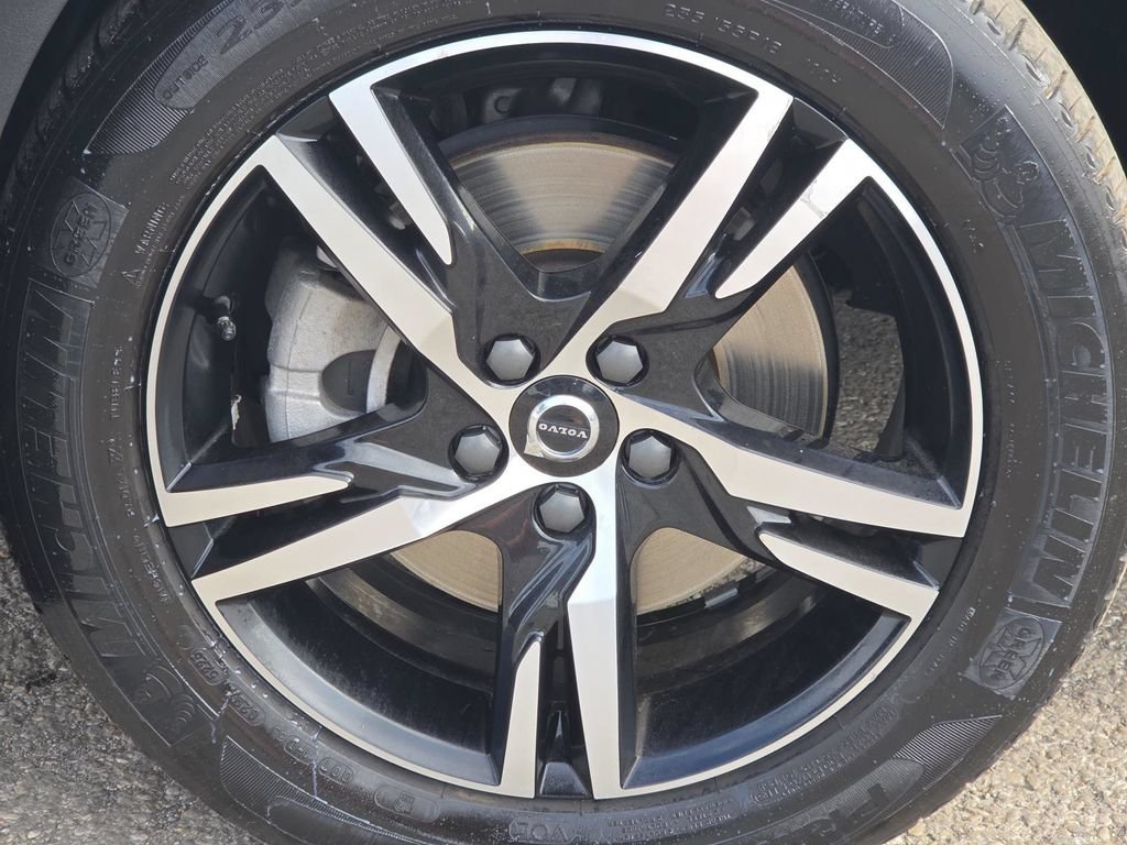 Used 2024 Volvo XC40 B5 Core AWD/4WD image 11