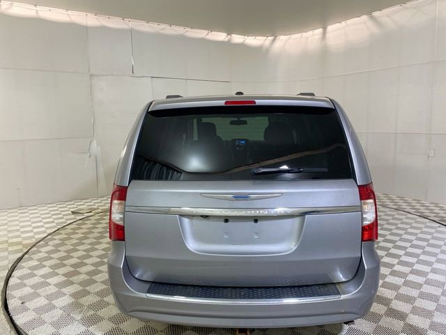 Used 2014 Chrysler Town & Country Touring w/ Driver Convenience Group image 18