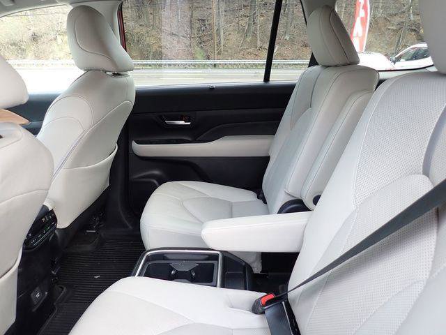 Certified 2024 Toyota Grand Highlander Platinum image 11