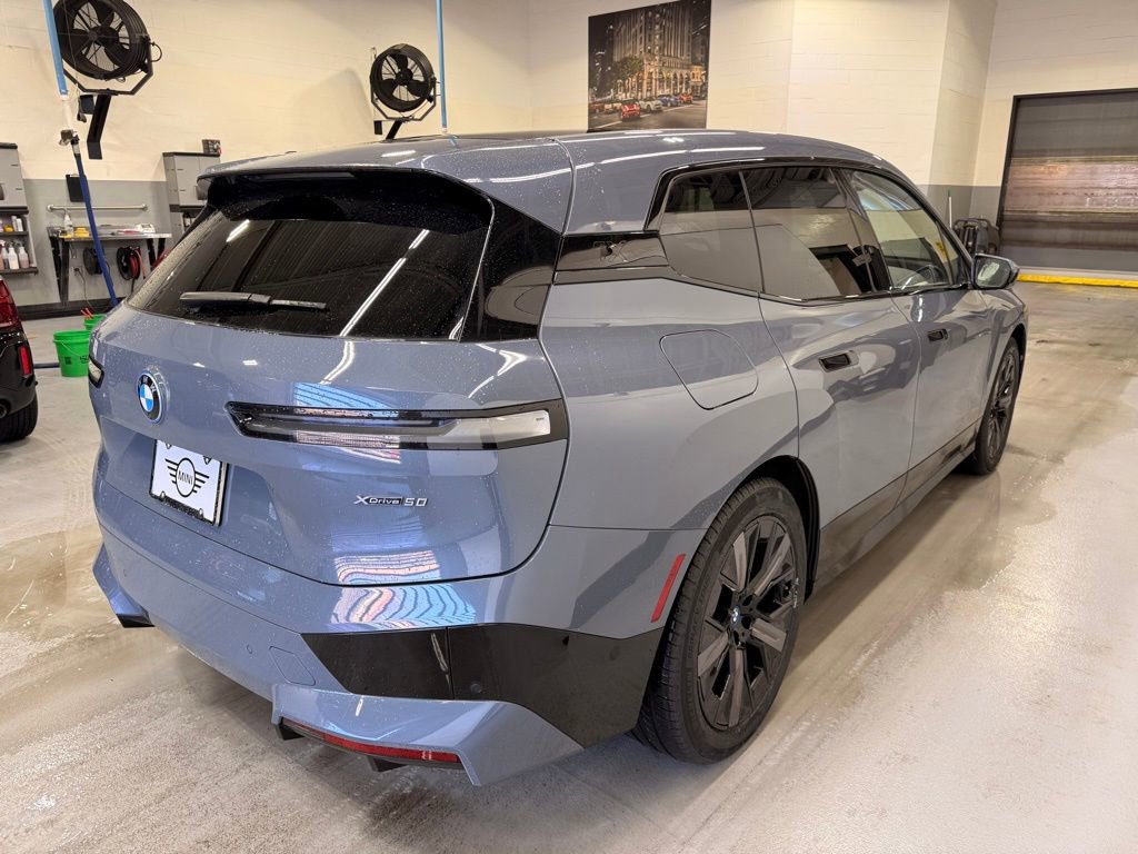 Used 2023 BMW iX xDrive50 w/ Premium Package image 6