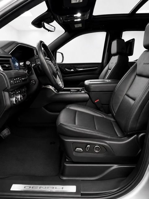 Used 2024 GMC Yukon Denali w/ Advanced Technology Package AWD/4WD image 14