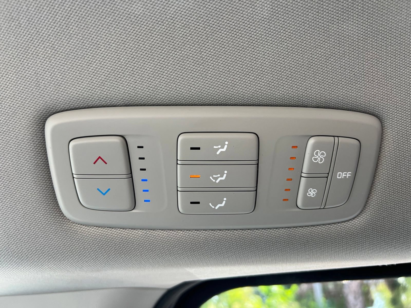 Used 2024 Kia Carnival LX FWD image 49
