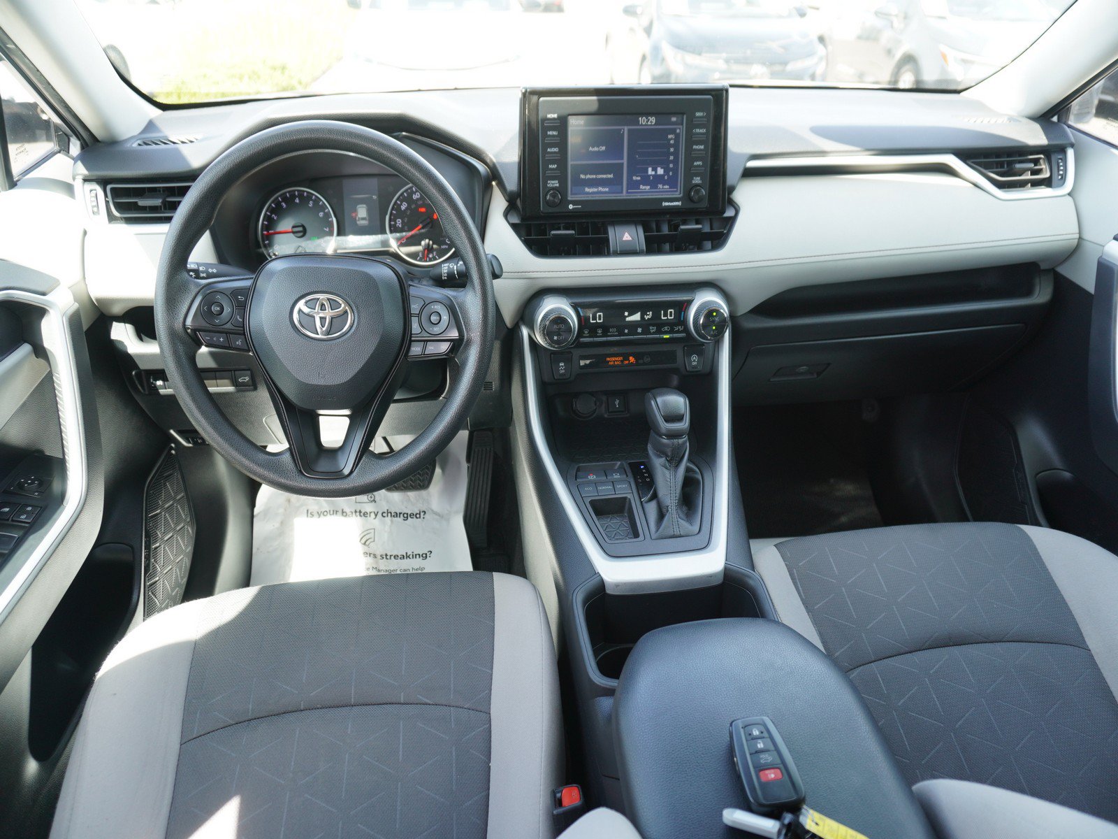 Used 2022 Toyota RAV4 XLE w/ Convenience Package FWD image 2