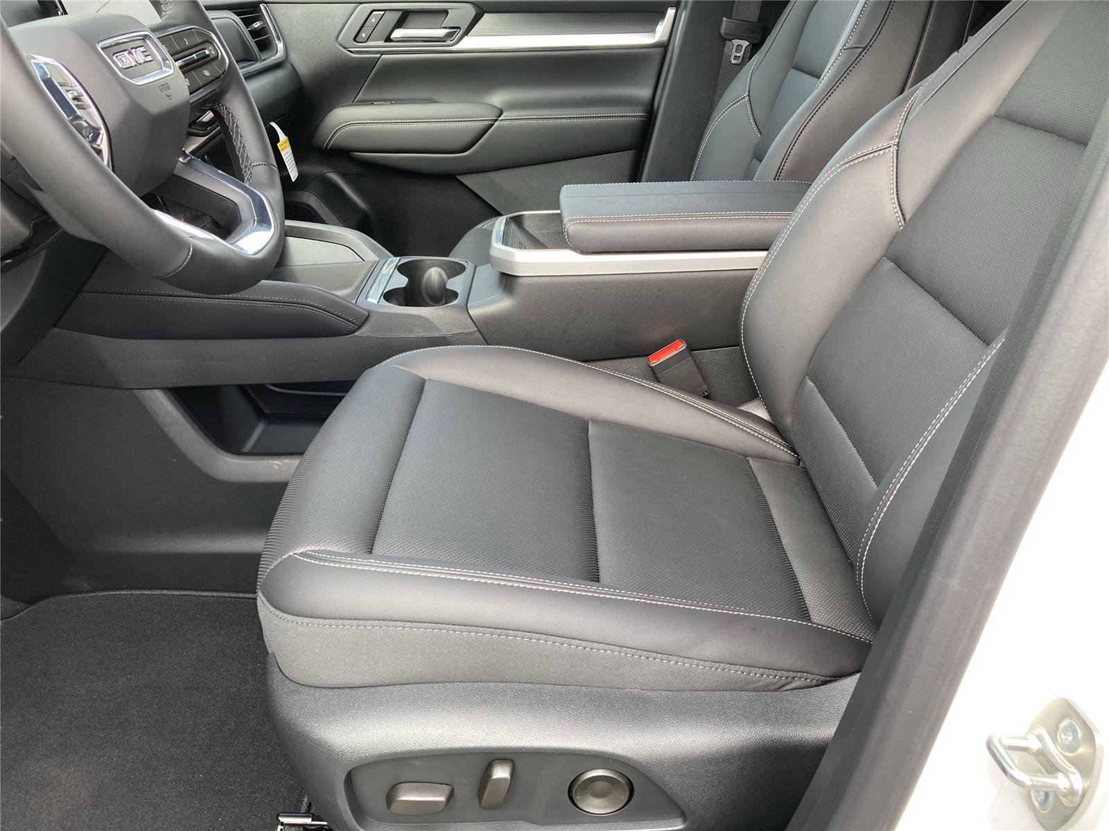 New 2026 GMC Terrain Elevation w/ Elevation Premium Package image 17