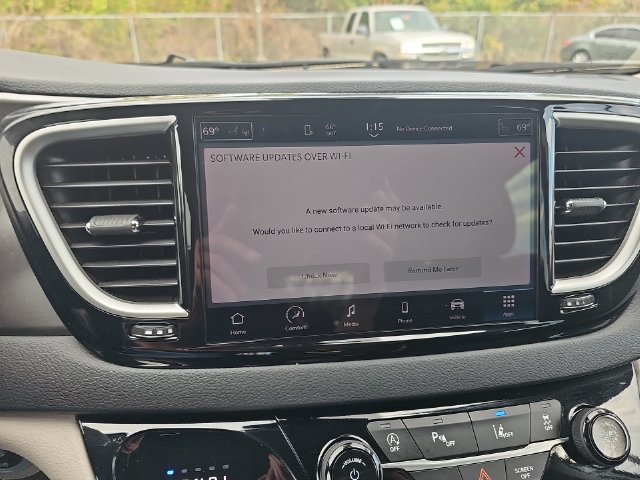 Used 2024 Chrysler Pacifica Touring-L FWD image 15