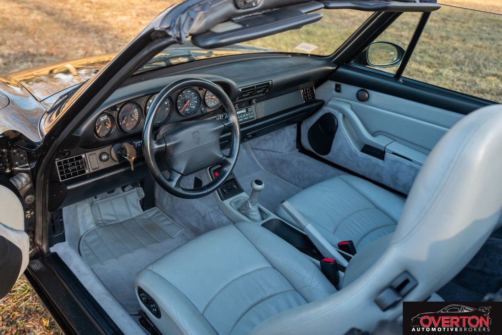 Used 1995 Porsche 911 Carrera RWD image 12
