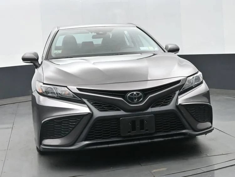 Used 2023 Toyota Camry SE FWD image 3
