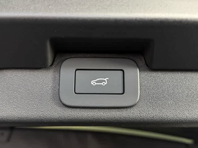Used 2026 Land Rover Discovery S AWD/4WD image 18