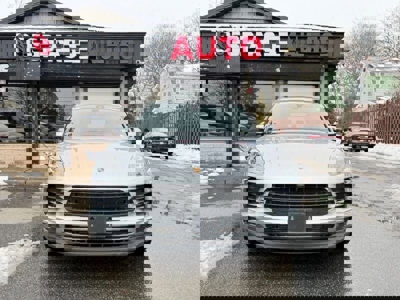 Used 2021 Porsche Macan AWD/4WD image 2