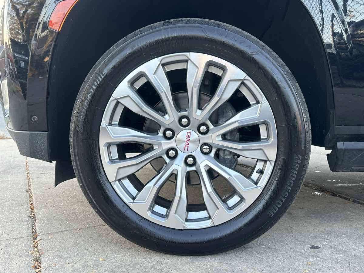 Used 2023 GMC Yukon XL Denali w/ Denali Reserve Package AWD/4WD image 9
