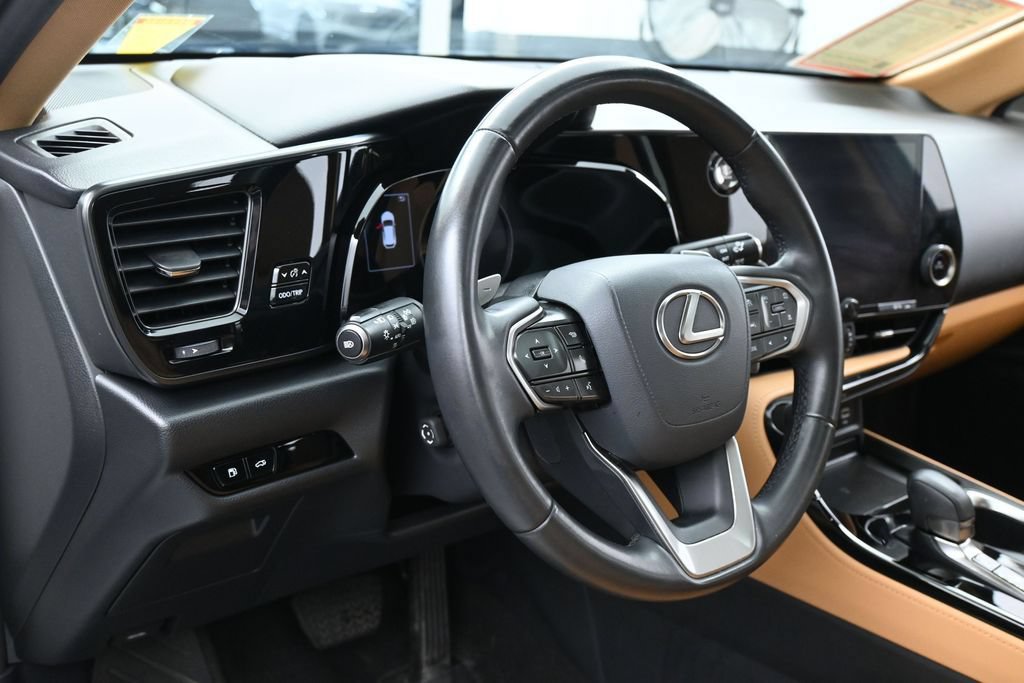 Used 2025 Lexus NX 250 FWD w/ Towing Package (2000 Lbs) image 15