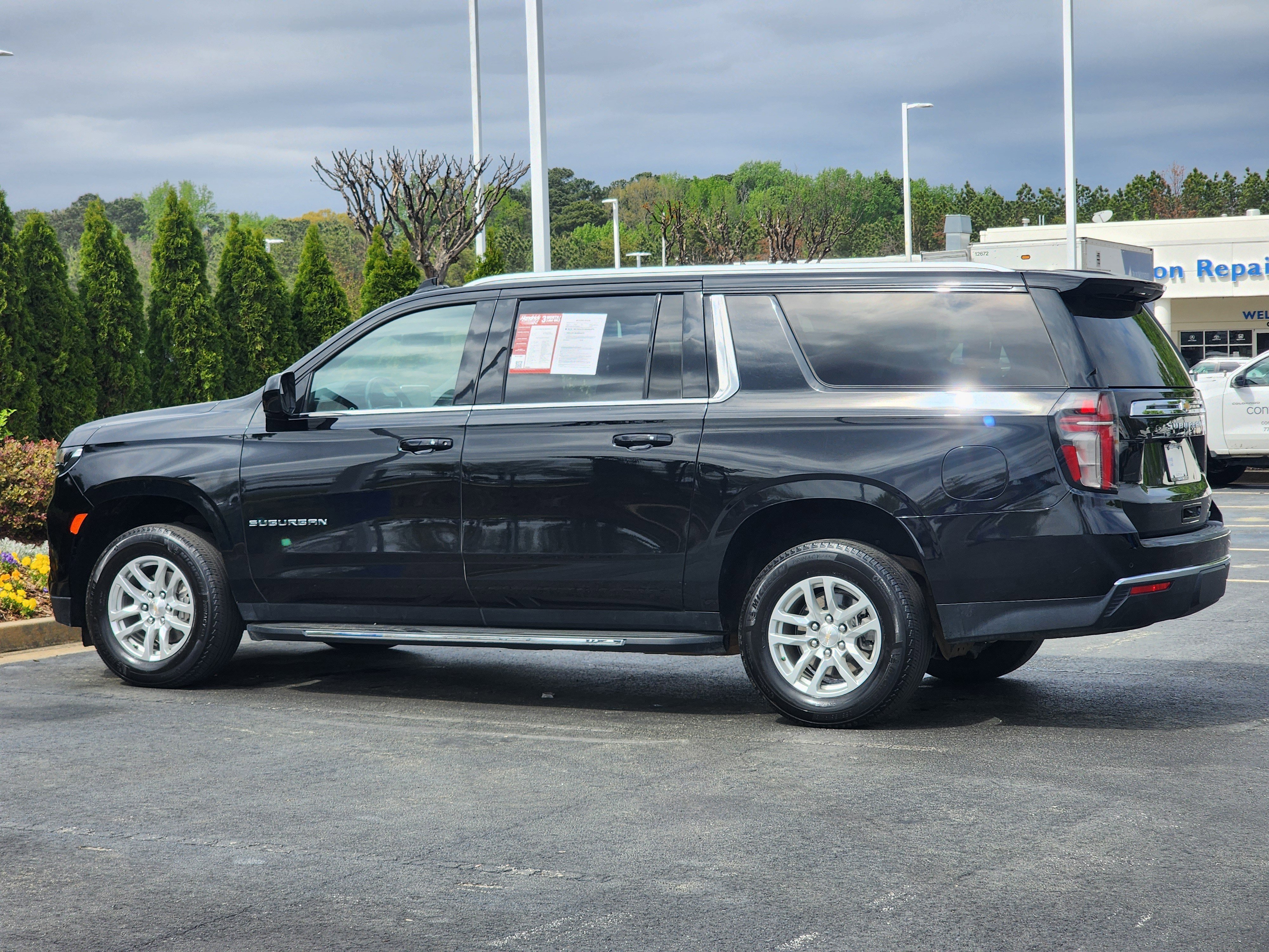 Used 2024 Chevrolet Suburban LT AWD/4WD image 9