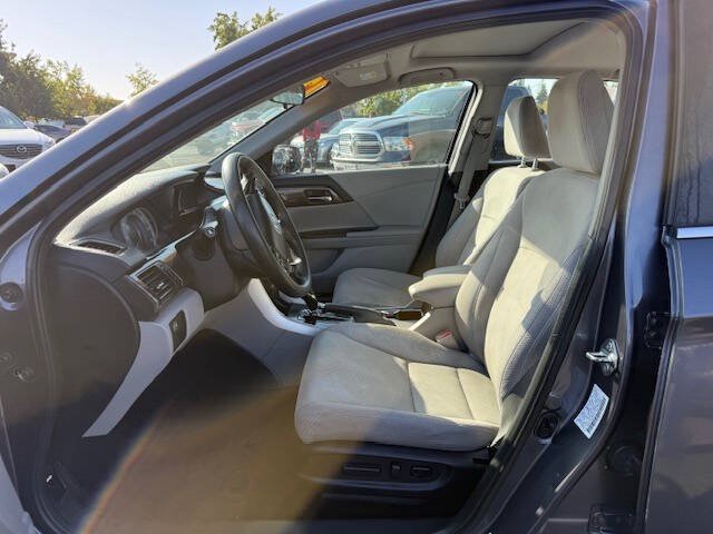 Used 2017 Honda Accord EX image 8