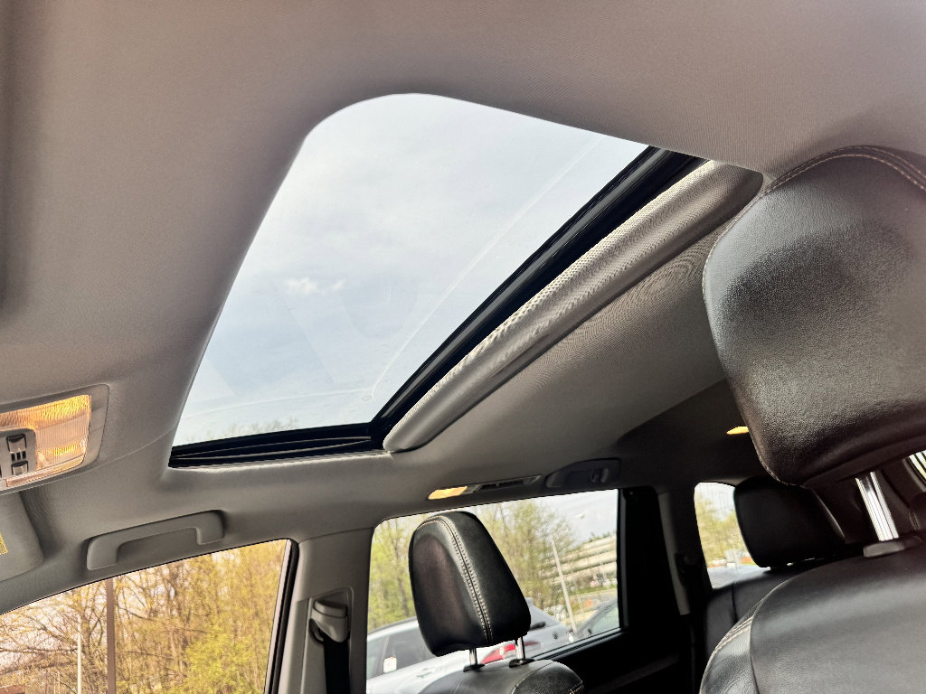 Used 2017 Toyota Highlander XLE w/ Carpet Mat Package AWD/4WD image 24