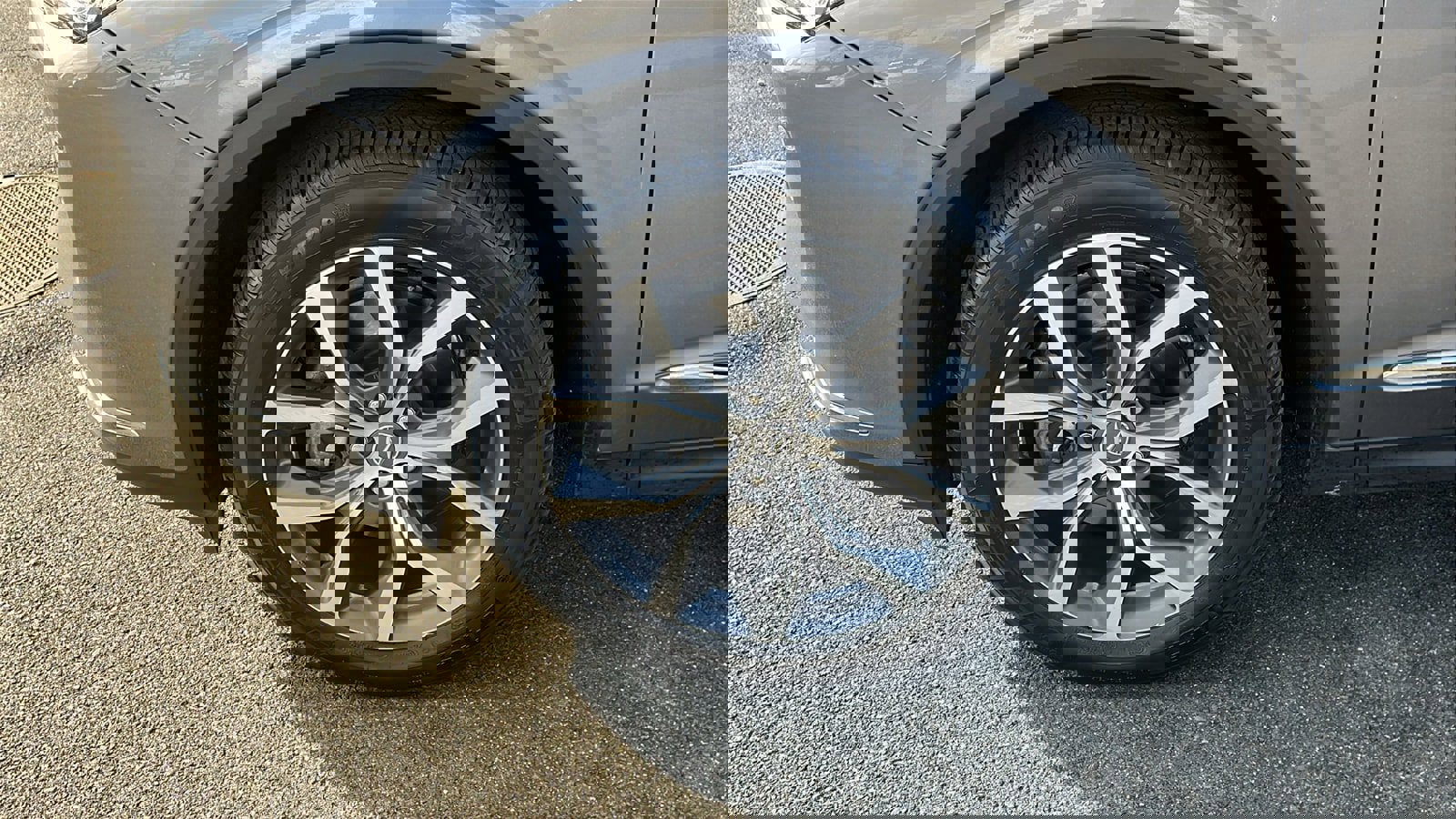 Used 2023 Acura MDX SH-AWD w/ Technology Package image 8