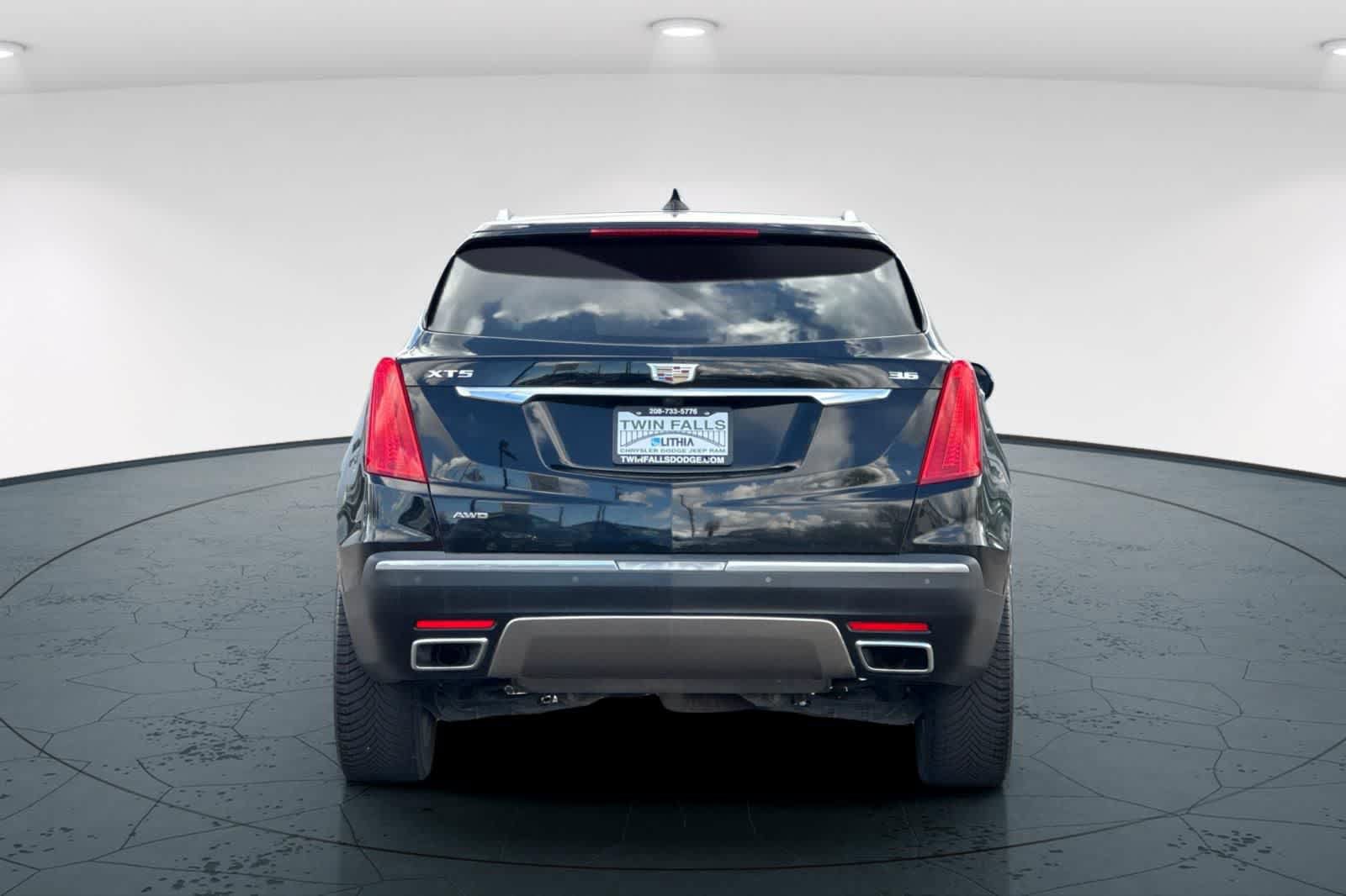 Used 2017 Cadillac XT5 Platinum AWD/4WD image 7