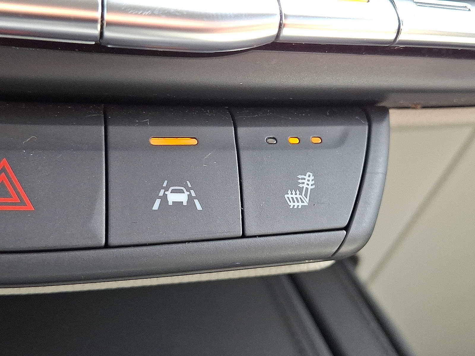 Used 2021 Cadillac XT4 Luxury w/ Cold Weather Package AWD/4WD image 28