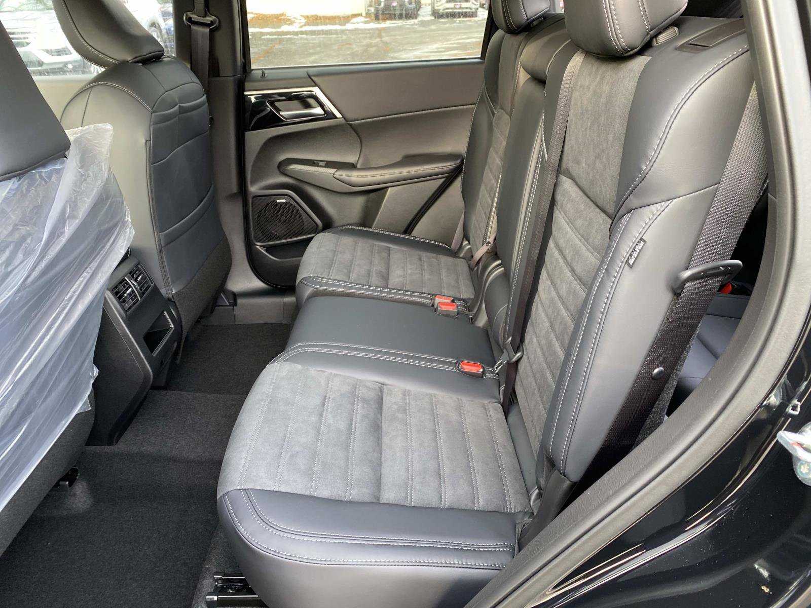 New 2026 Mitsubishi Outlander SE image 5