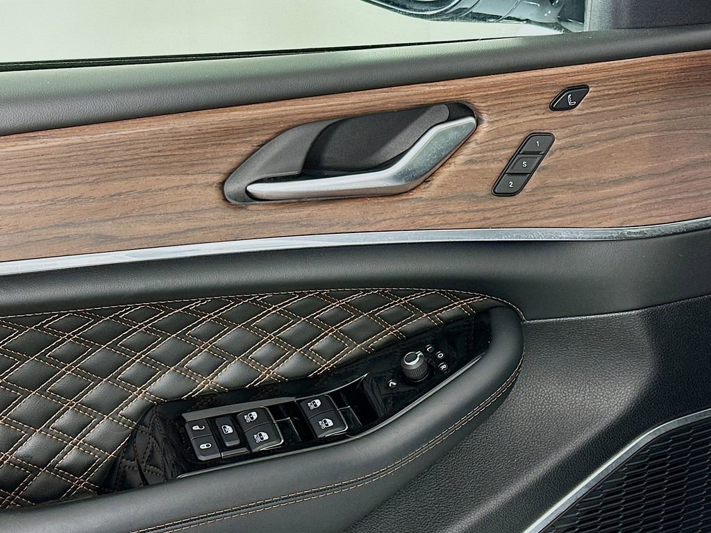 Certified 2025 Jeep Grand Cherokee Summit image 24