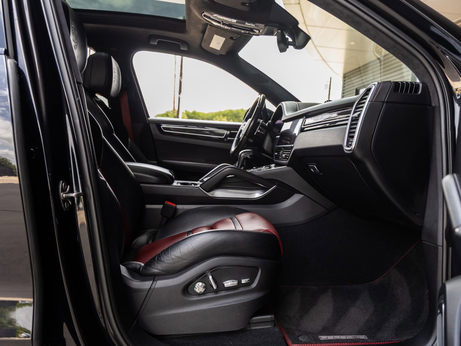 Certified 2020 Porsche Cayenne Turbo AWD/4WD image 42